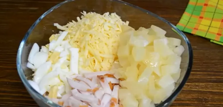 Obrázek k receptu na salát s kuřecím masem a ananasem