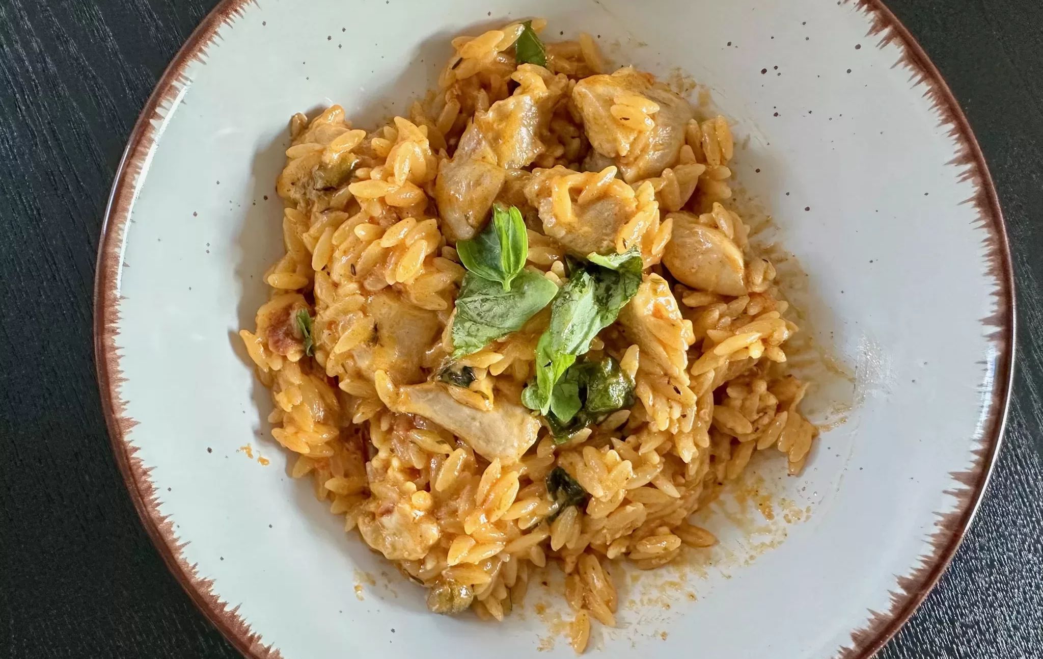 Obrázek ke kuřecímu orzu s rajčaty