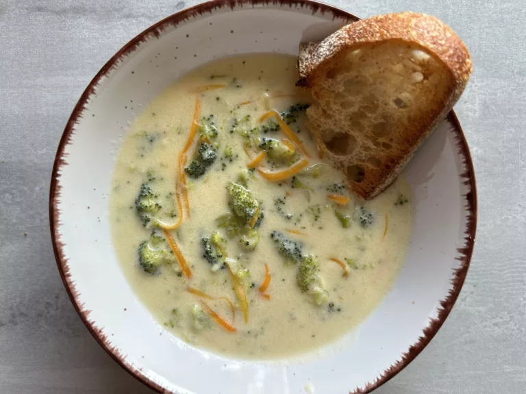 Obrázek k receptu na brokolicovo čedarovou krémovou polévku