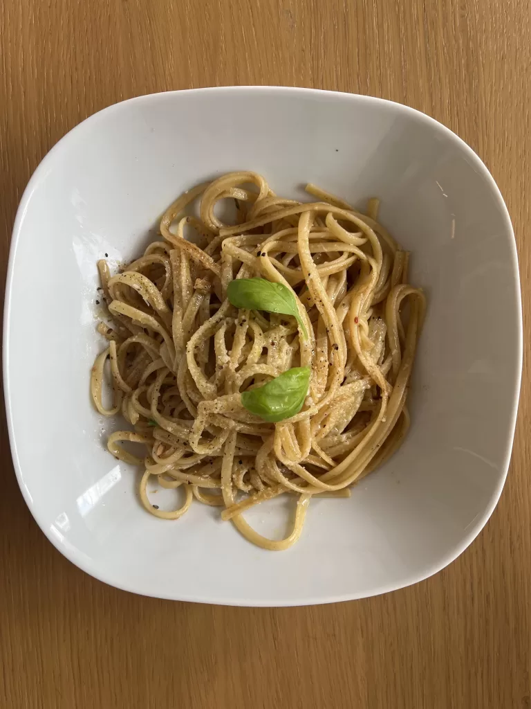 Recept na Spaghetti Aglio e Olio e Spezie Orientali, naservírováno