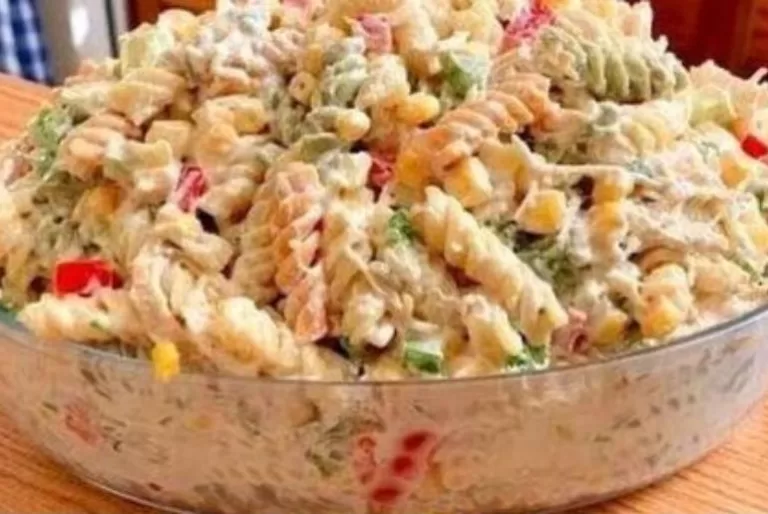 Obrázek receptu na Svěží a lehký těstovinový salát s bílým jogurtem a zeleninou