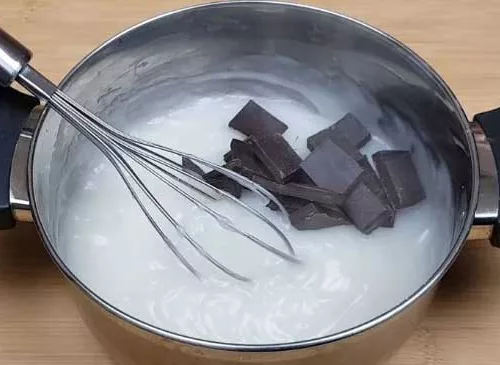 Čokoládový krém: připravený bez použití mléka a vajec, s kokosovým mlékem