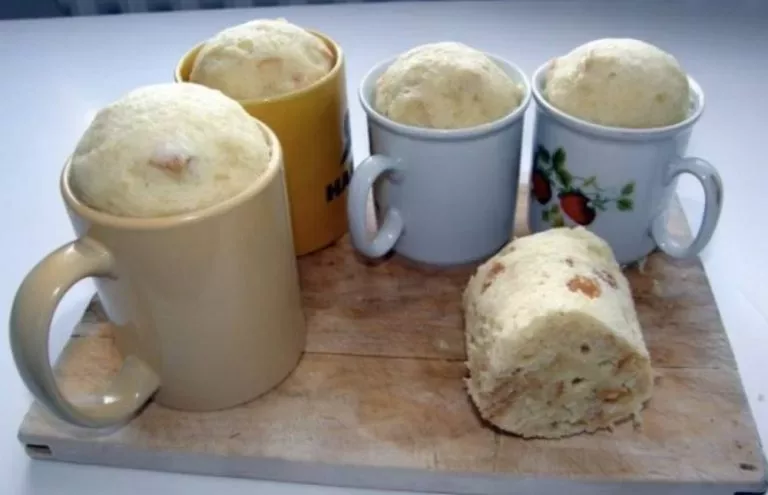 Recept na houskový knedlík připravený za pomoci hrnečku