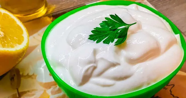 Recept na domácí majonézu, kterou si připravíte i bez použití vajec