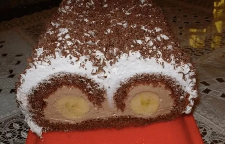 Recept na ořechová roláda, která je doplněna o pudink