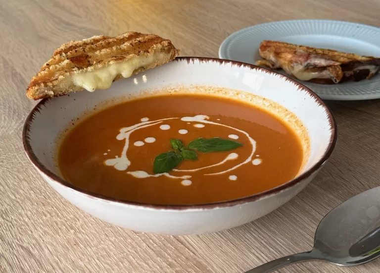 Hlavní obrázek Tomatové polévky - pečení, vaření a sýrový sendvič k tomu