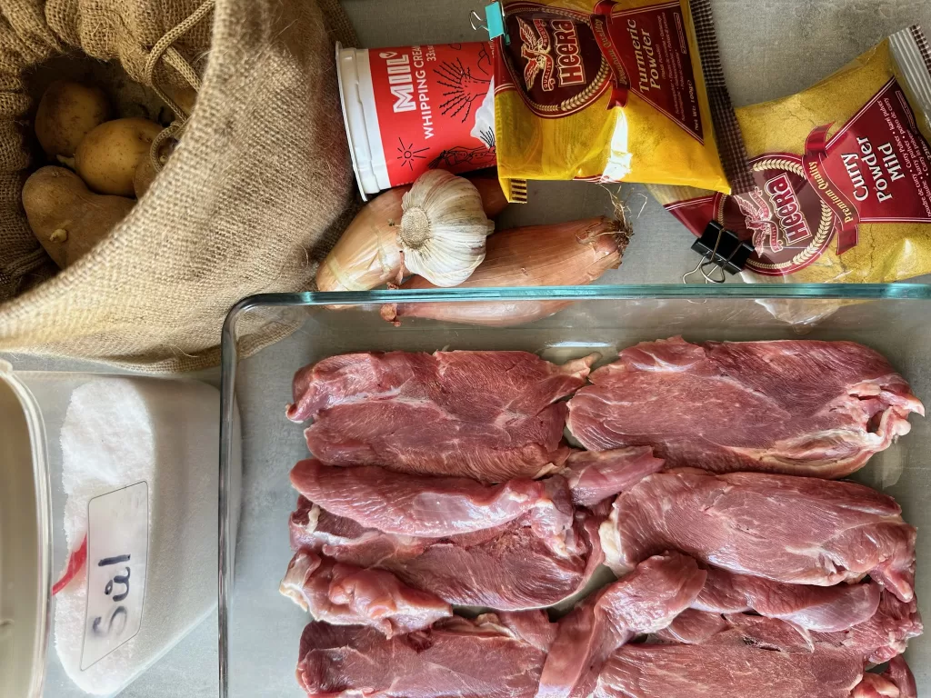 Ingredience pro zapékání brambor a krůtího masa