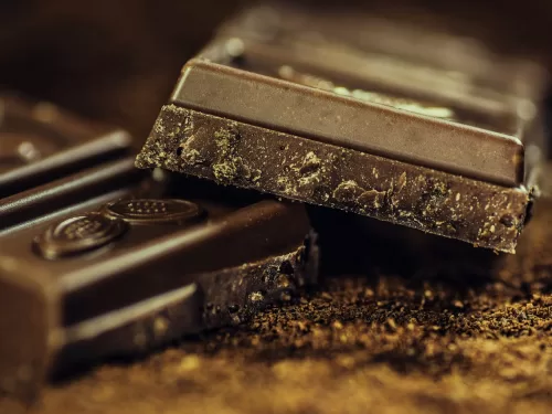 Čokoláda, hlavní ingredience na domácí zmrzlinu s čokoládou