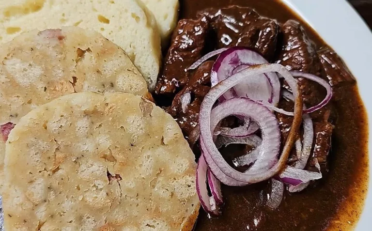 Recept na Pečený hovězí guláš na maďarský způsob