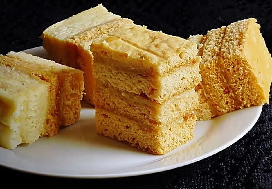 Obrázek receptu na medový dort s krémem.