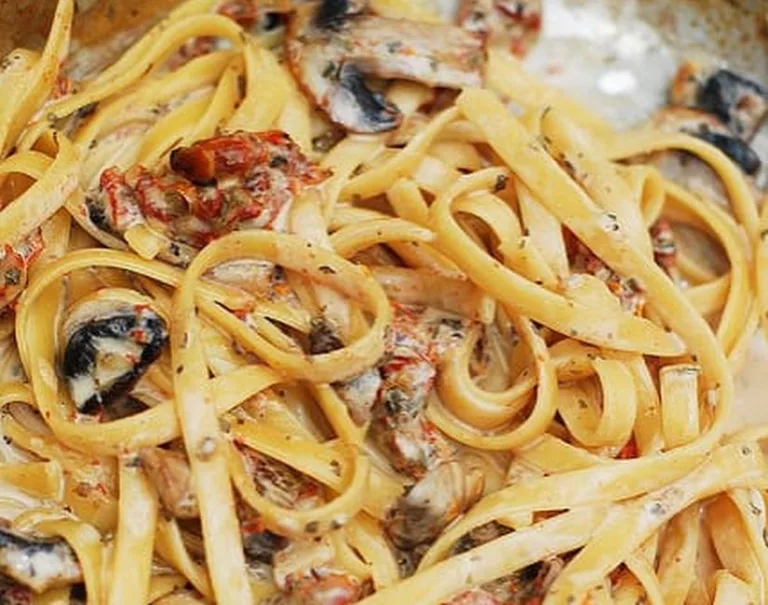 Obrázek receptu na italské těstoviny se sušenými rajčaty.