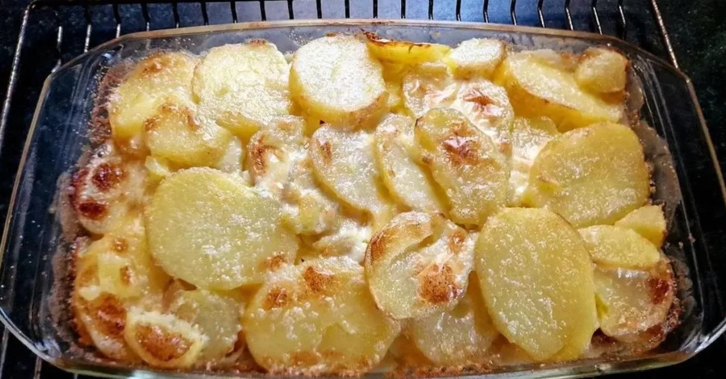 Obrázek receptu na gratinované brambory se žampiony.