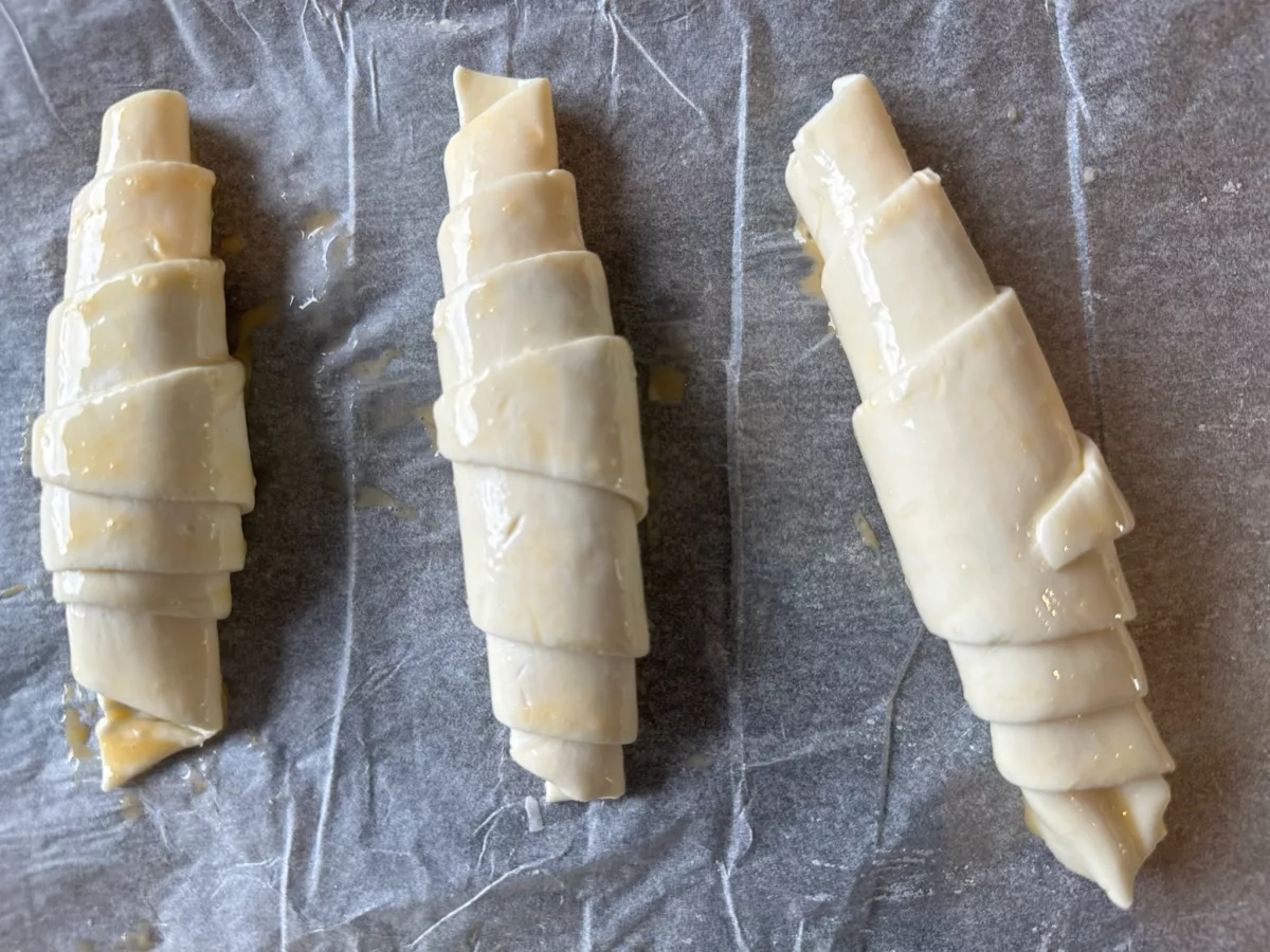Croissanty z Listového Těsta, které si naplníme Vajíčkovou a Lososovou pomazánkou