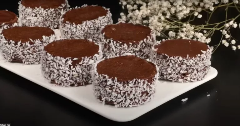 Obrázek receptu na kakaové dortíky s mléčným krémem.