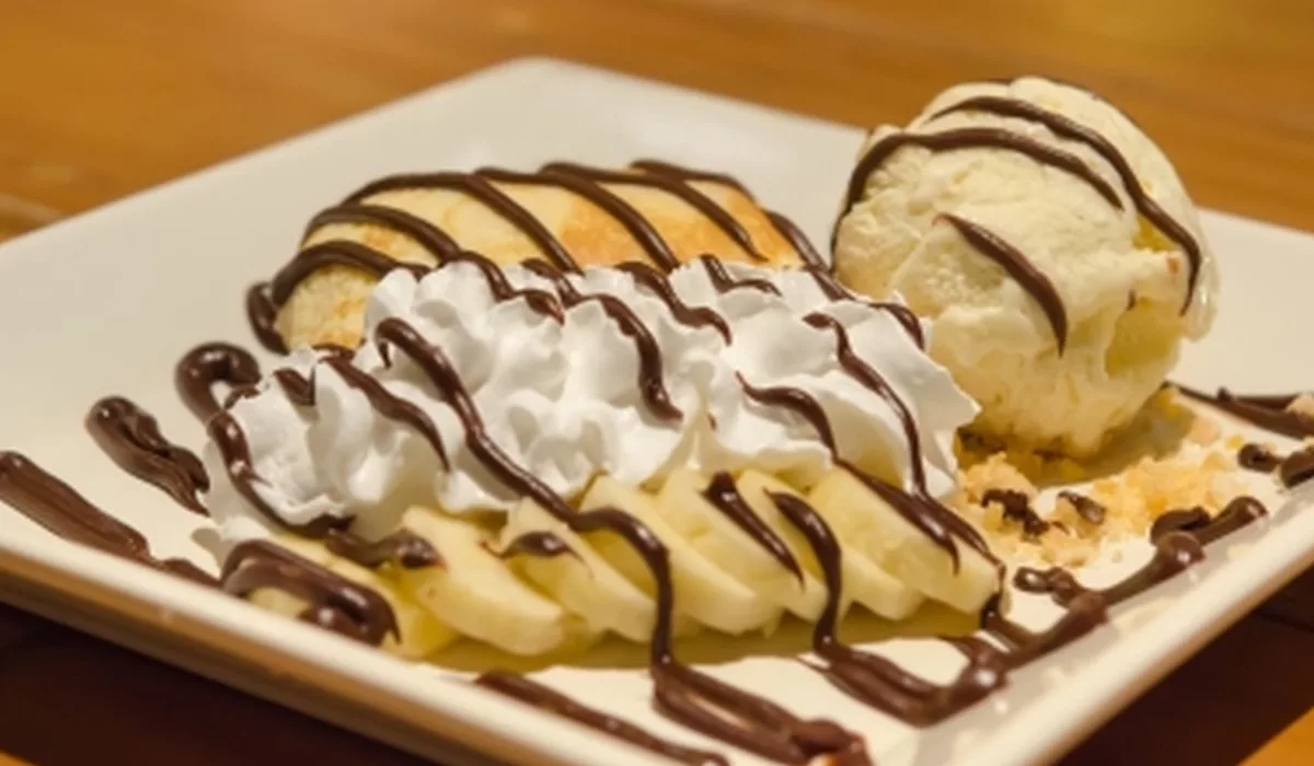 Recept na Malostranský banán se zmrzlinou, mandlemi a šlehačkou - Banana split