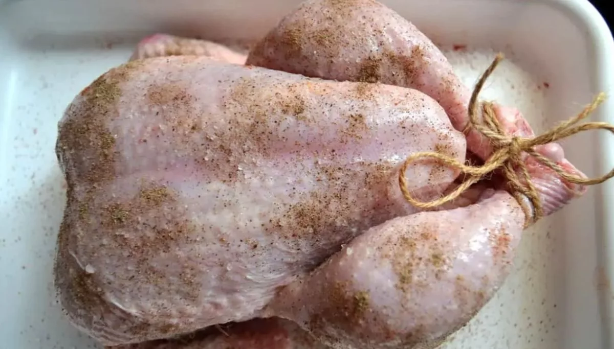 Recept na Jemné pečené kuře v troubě - svázané kuře