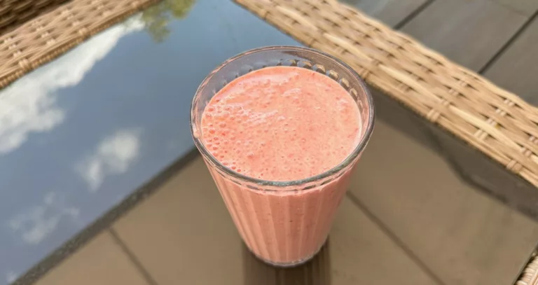 Recept na mléčný nápoj milkshake: Jahodovo-mangový shake