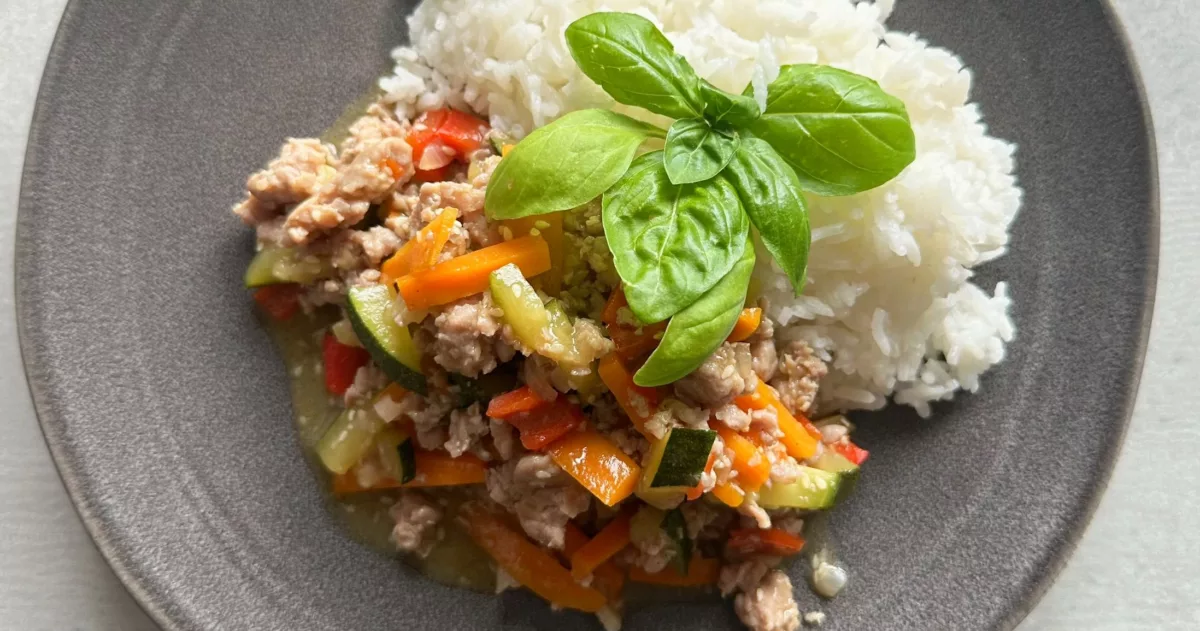 Recept, postup a ingredience na asijské jídlo Teriyaki mleté krůtí maso se zeleninou