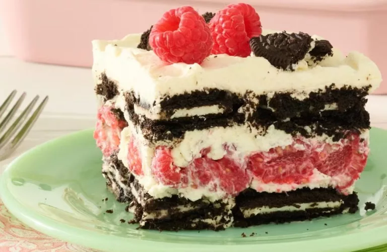 Recept na nepečené oreo řezy s malinami