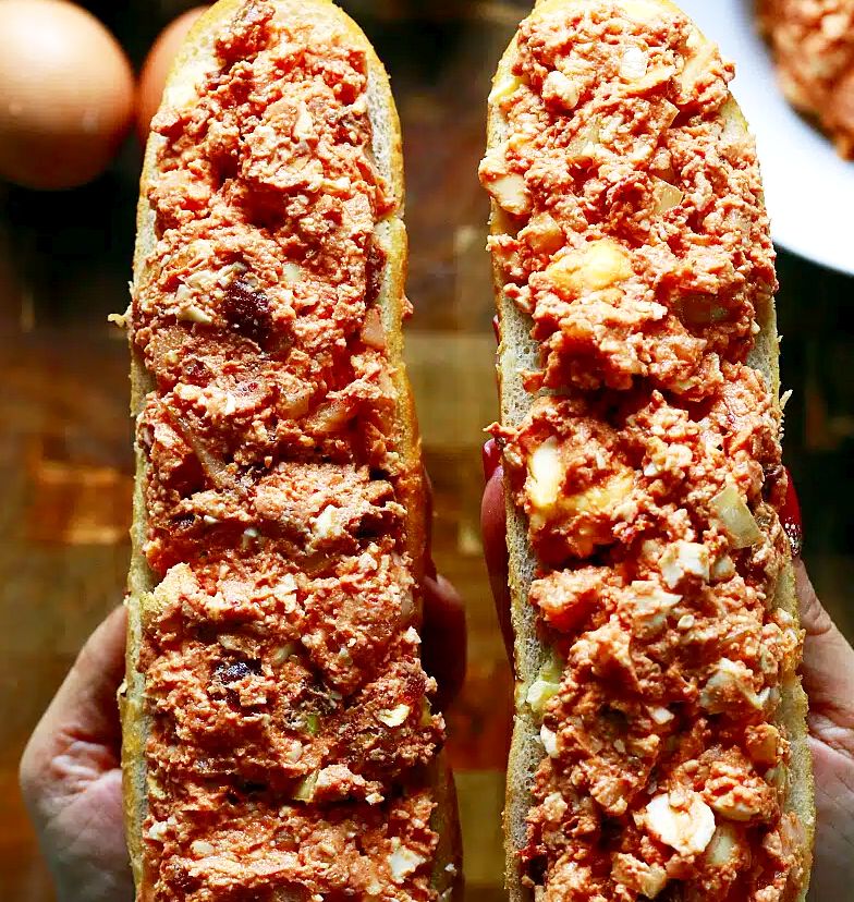 Recept a postup přípravy na vaječnou pastu se sušenými rajčaty
