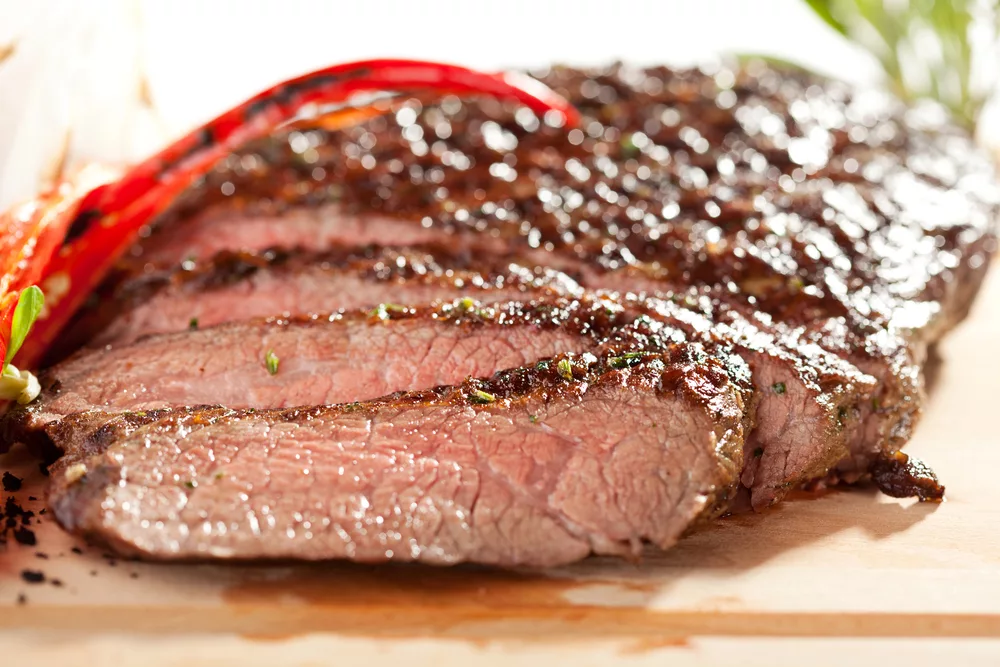 Grilovaný Flank steak.