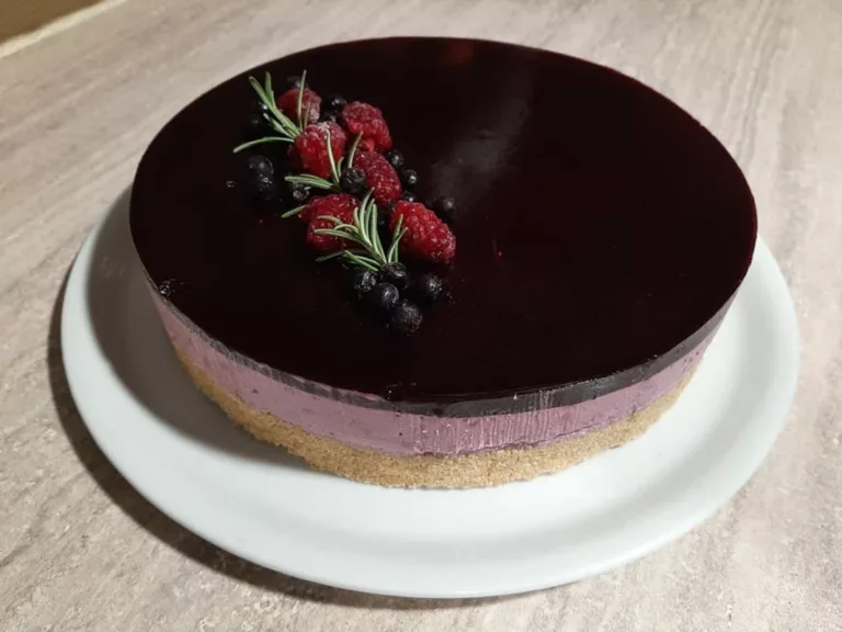 Cheesecake s ovocem a ovocný želé