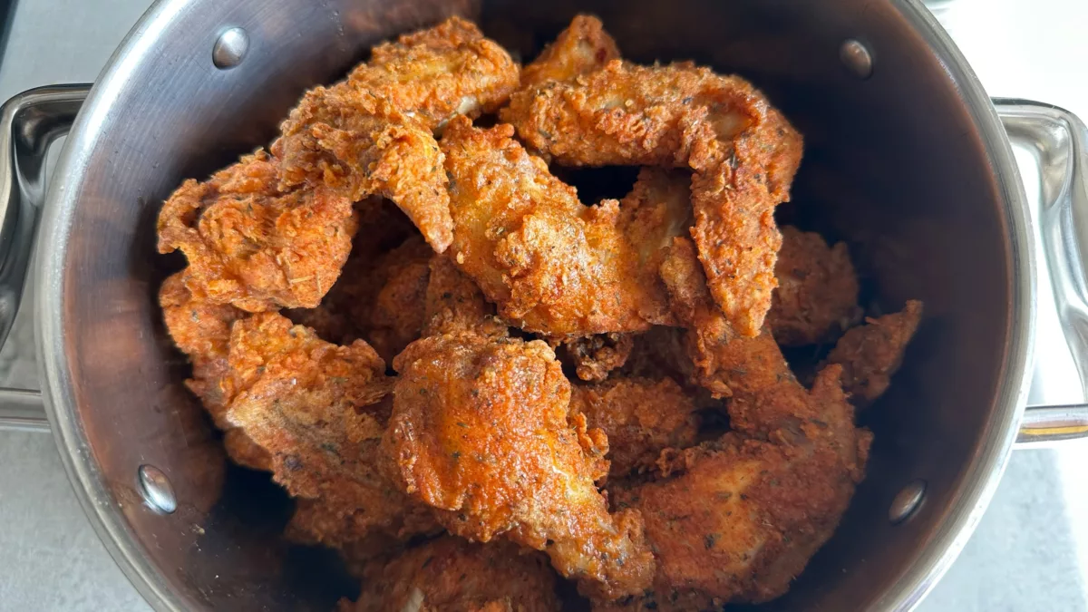 Domácí kuřecí hot wings s bramborovou kaší