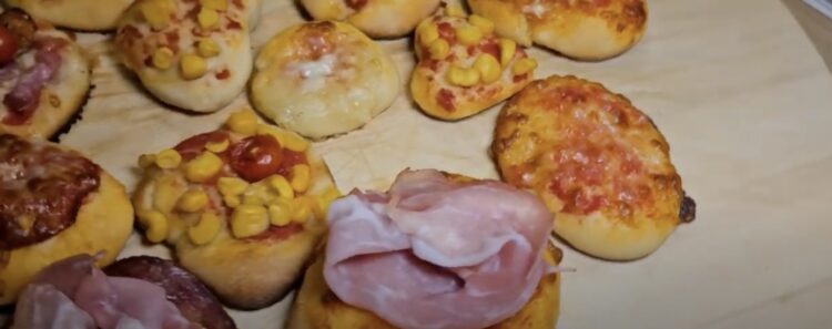 Obrázek receptu na Mini pizzy z hotového těsta.