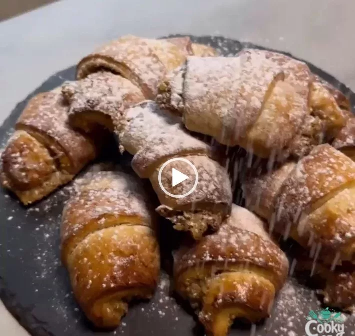 Recept s videem: Svatomartinské rohlíčky s ořechovou náplní a moučkovým cukrem