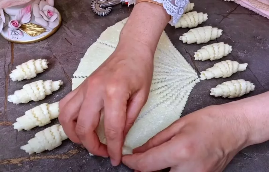 Srolujeme v mini croissanty.