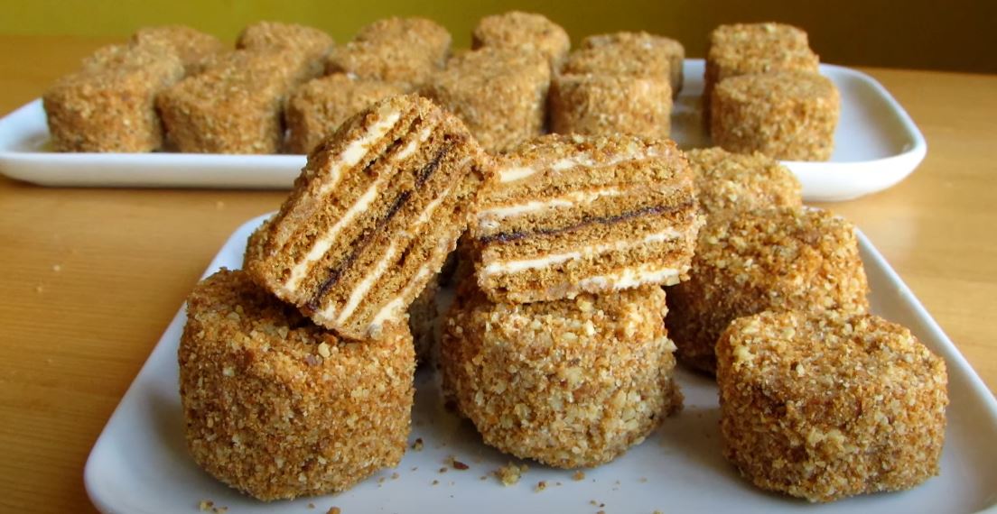 Obrázek receptu na medové koláčky v mini verzi.