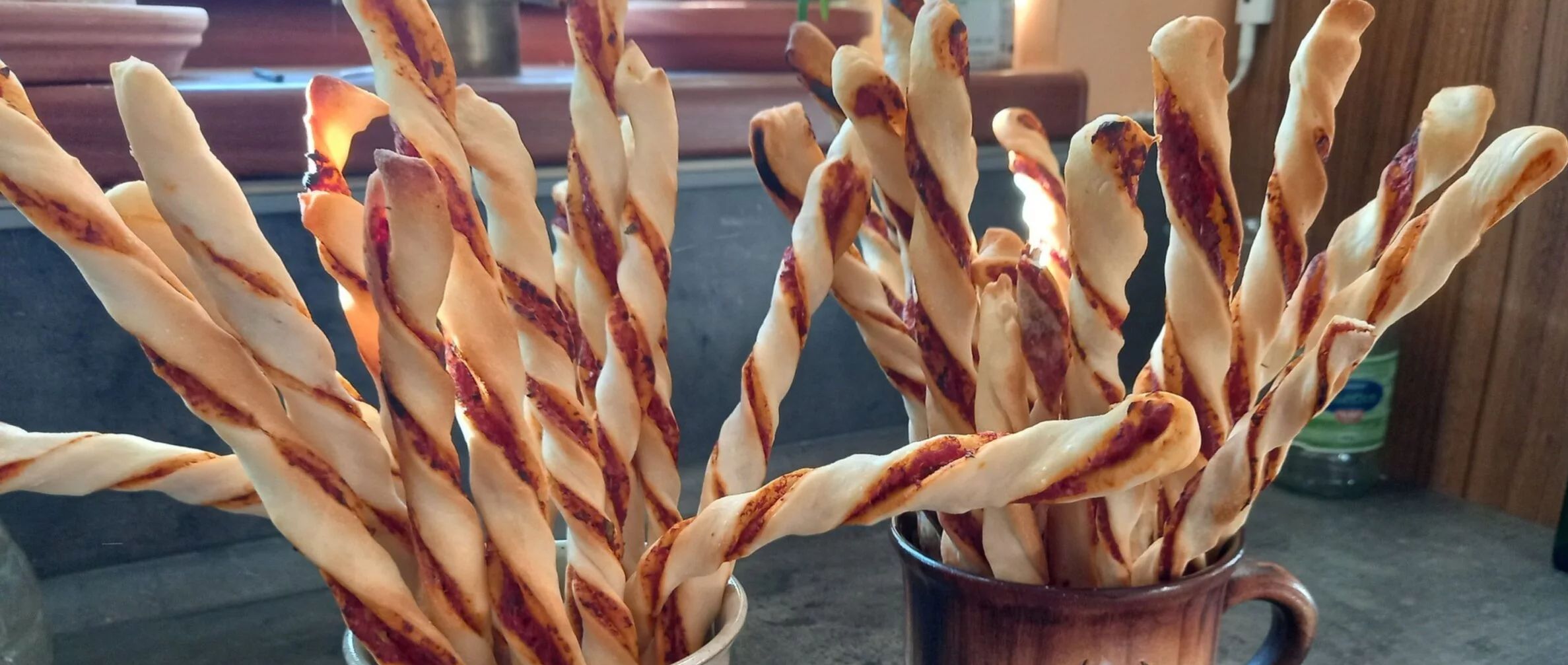 Obrázek receptu na pizza tyčinky z kynutého těsta.