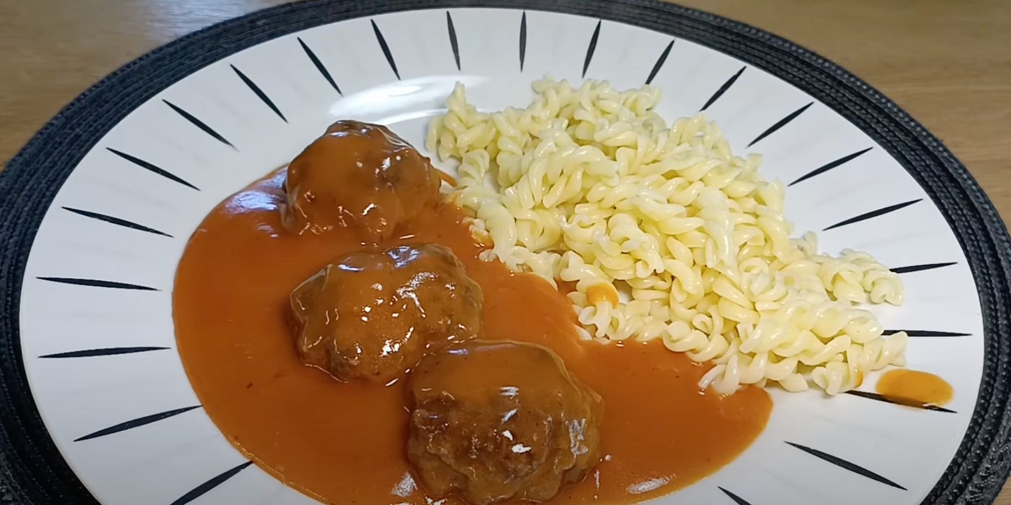 Obrázek receptu na Červený sen s karbanátkem, oběd s vůní domova