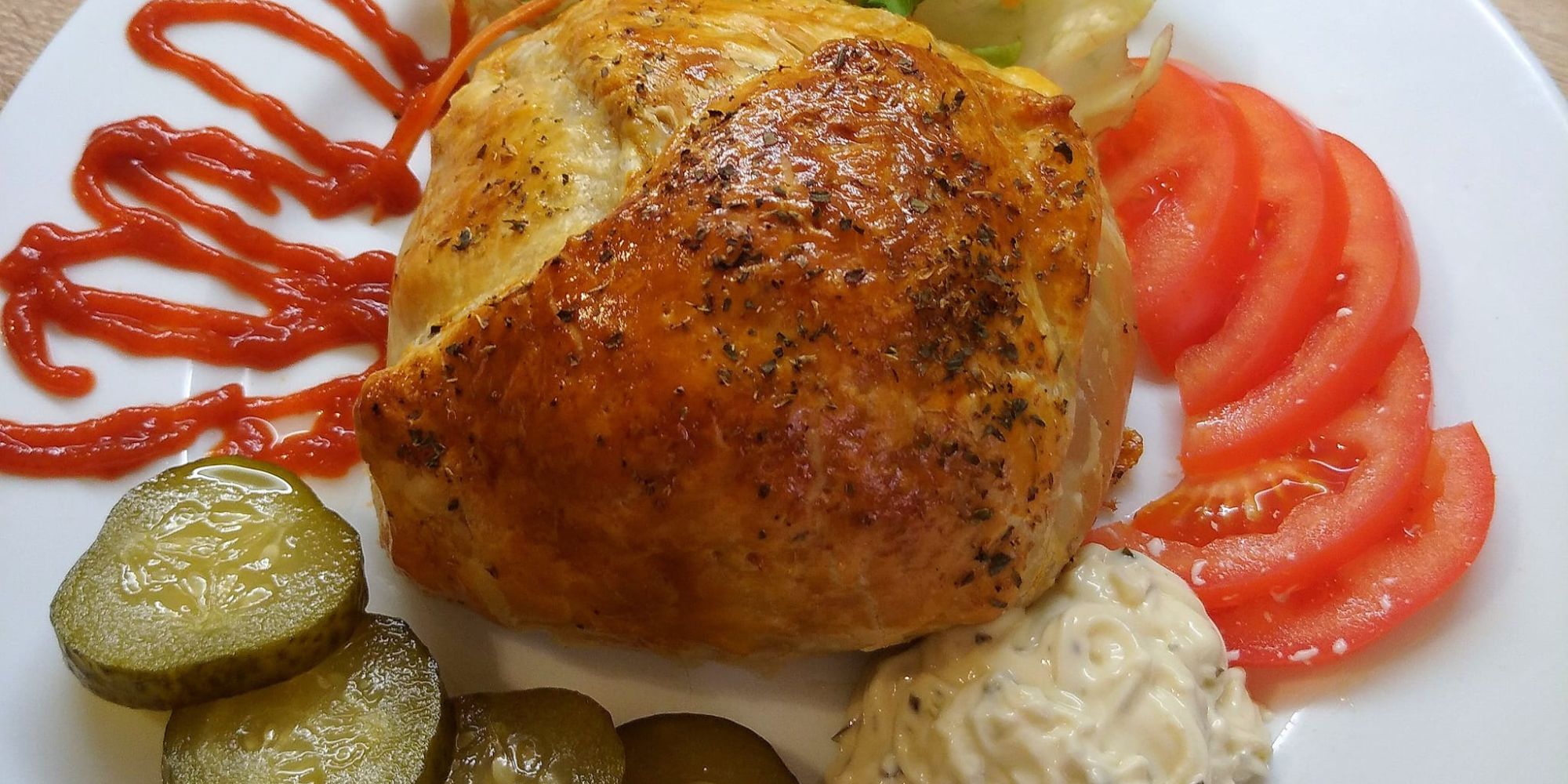 Obrázek receptu na Pikantní sýrovou kapsu neboli Hermelín v listovém těstě.