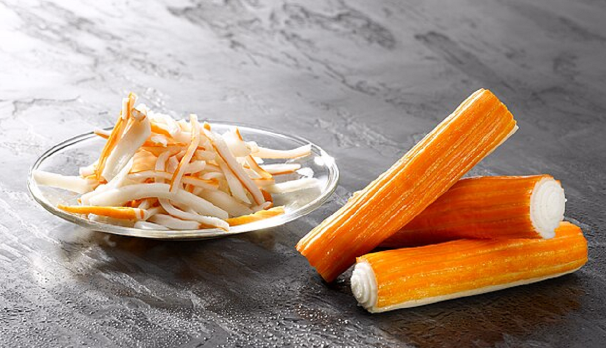Obrázek k receptu: Salát z trhaných krabích (surimi) tyčinek a korejské mrkve