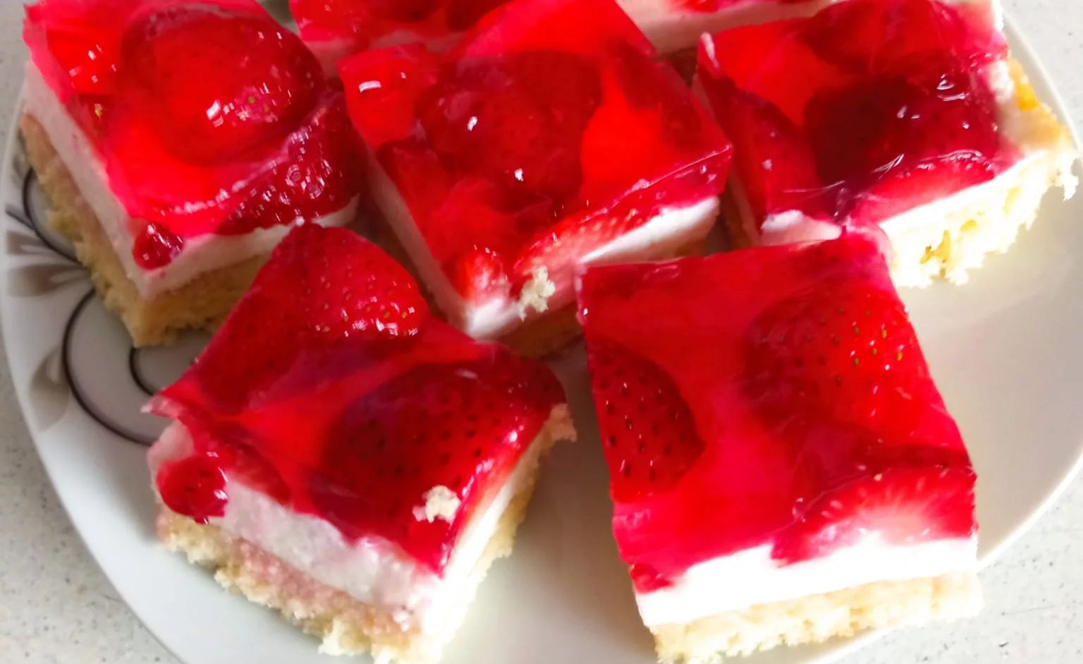 Recept na jahodové řezy s želatinou