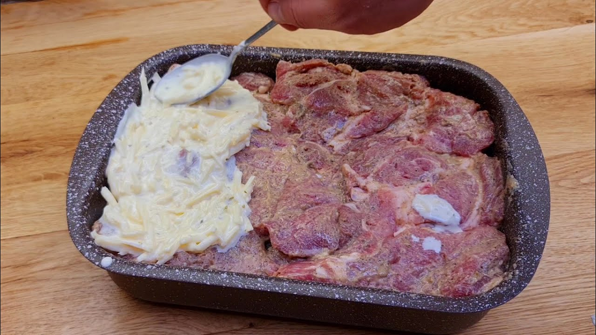 Obrázek k receptu: Sláva vrstvení: Maso a brambory pod „peřinkou“ plnou bílkovin