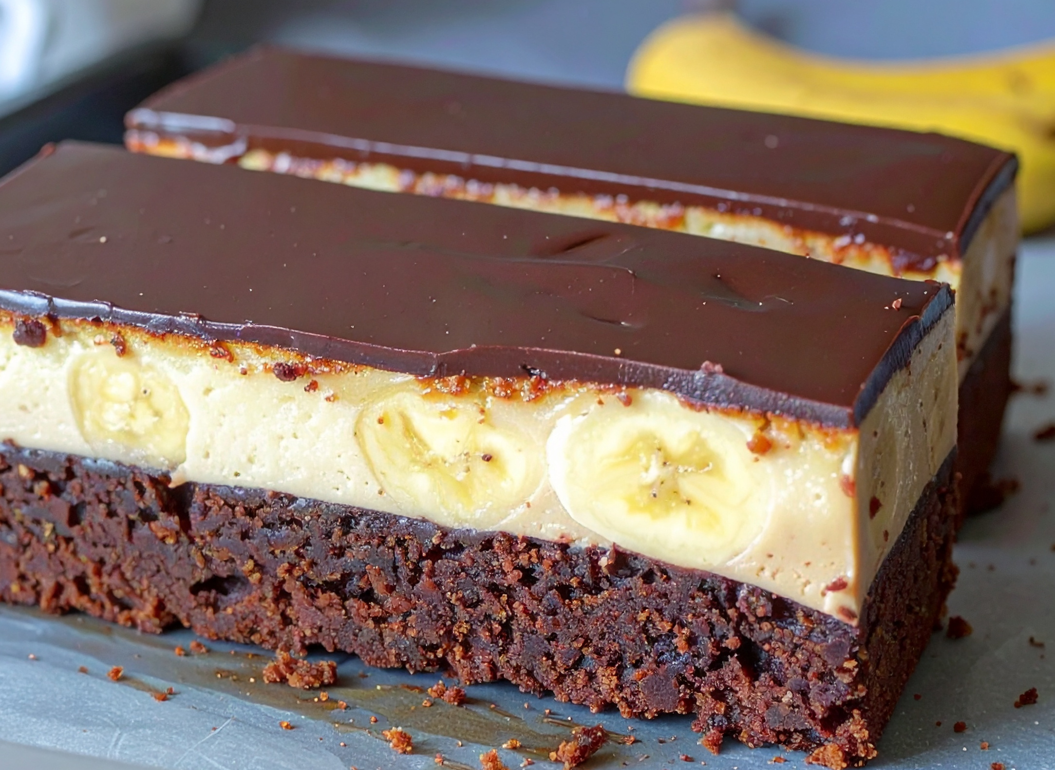 Obrázek receptu na banánovo-čokoládové krémové řezy.