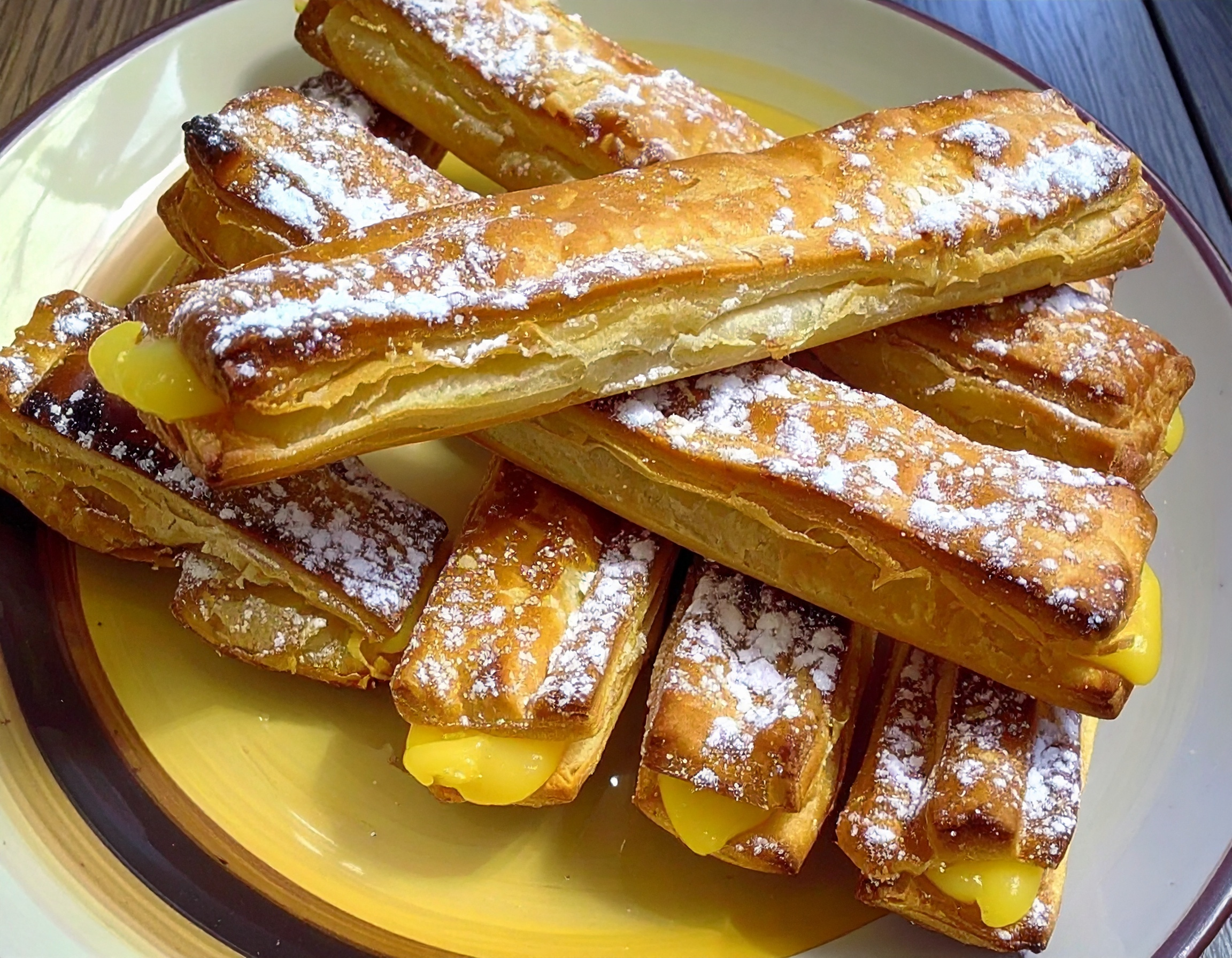 Obrázek k receptu na tyčinky z listového těsta s tvarohem