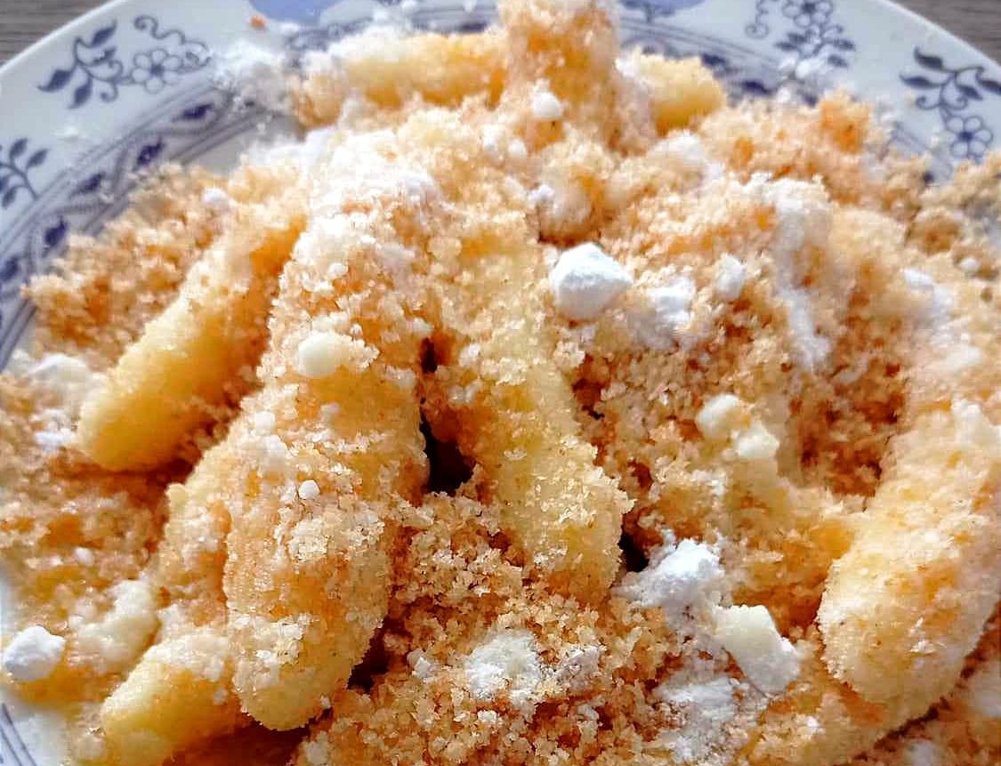 Bramborové šulánky s máslovou strouhankou