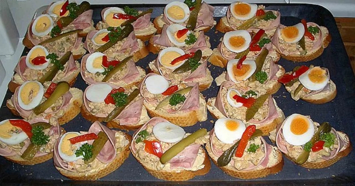 Obrázek k receptu: Suroviny „co lednice“ dala, přitom chuť jako z lahůdkářství: skvělá pomazánka na obložené chlebíčky!