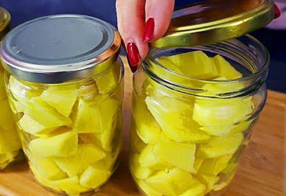 Obrázek k receptu: Zase vám doma vyklíčily brambory? S tímto lifehackem se to už nestane!