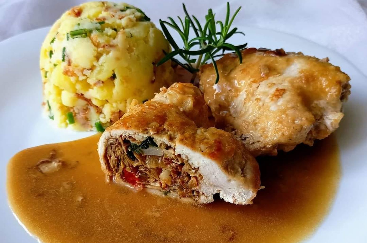 Obrázek receptu na vepřové kapsy s houbovou náplní.