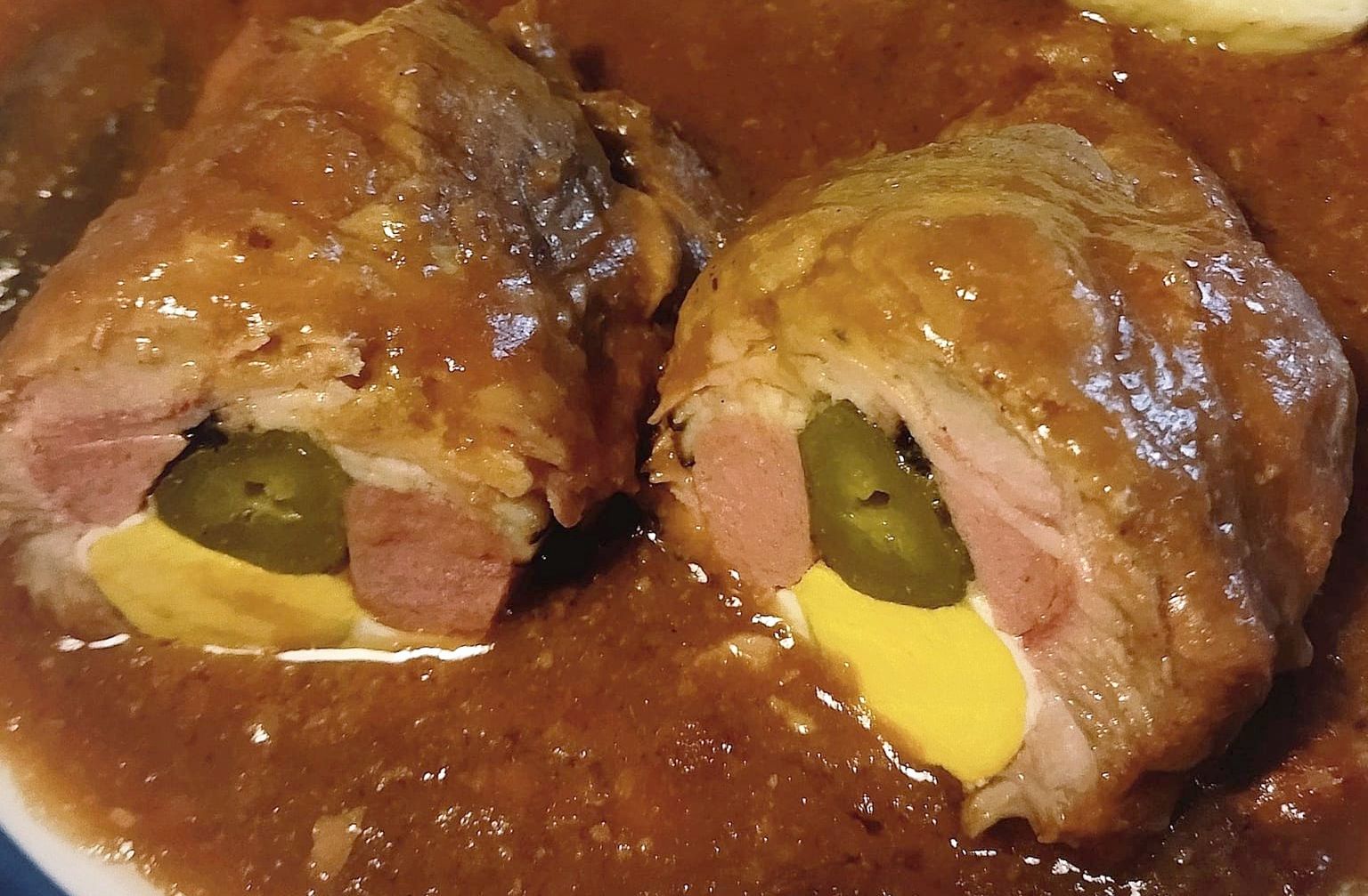 Obrázek receptu na Klasického Španěláka podávaného s houskovým knedlíkem aneb českou klasiku s rodokmenem