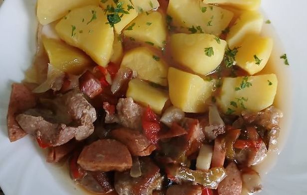Připravte si špízy, které jsou bez špejlí. Do pekáčku, rychle a snadno.