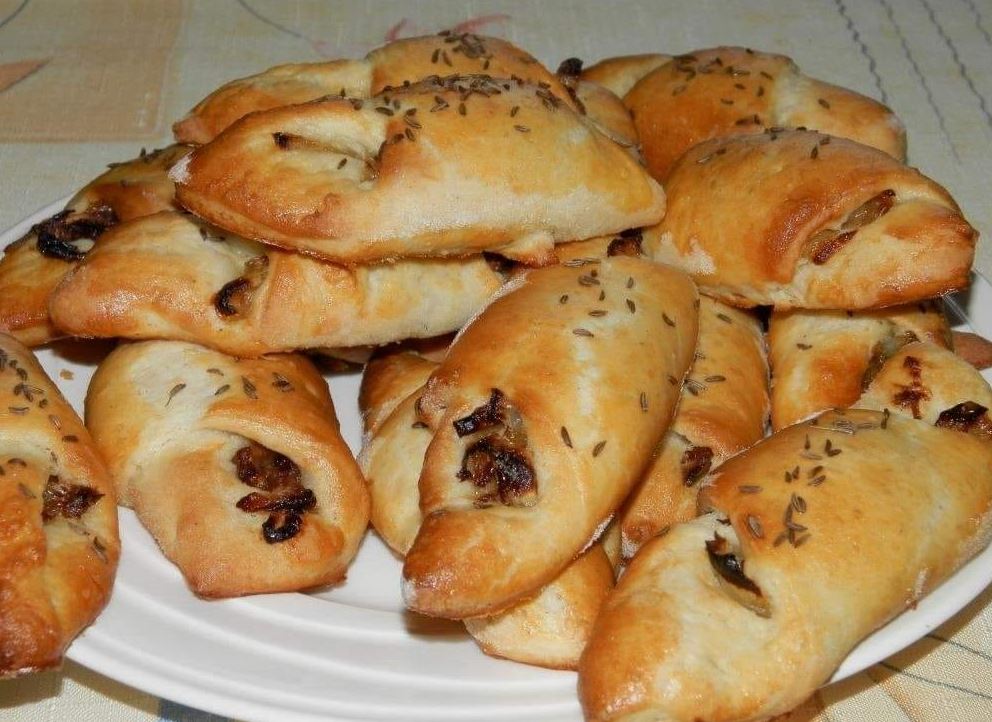 Obrázek receptu na cibulové rohlíčky.