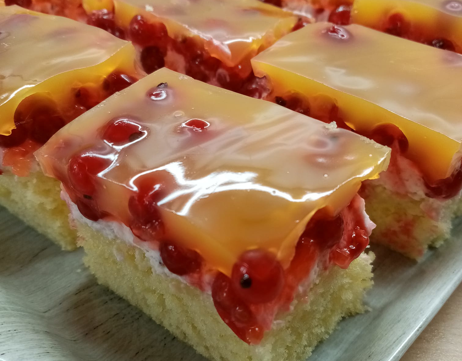 Obrázek k receptu na piškotovou buchtu s ovocem