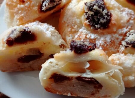 Vypadají jako kynuté koláčky, ale klamou tělem. Jsou totiž z listového.