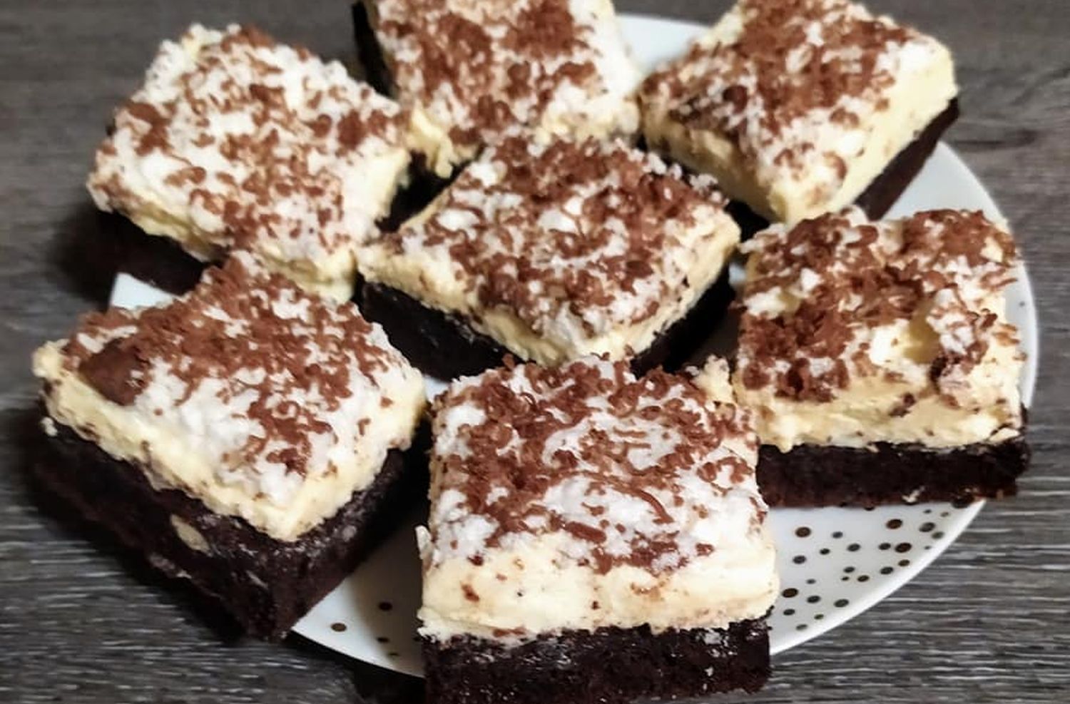 Obrázek receptu na Oblíž prst buchtu - krémový sen s čokoládou a sněhovou pěnou