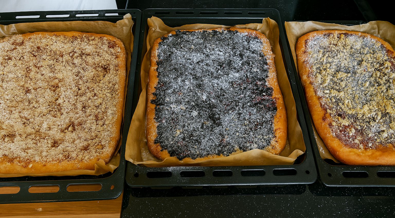 Kynuté koláče v obřím provedení na plechu